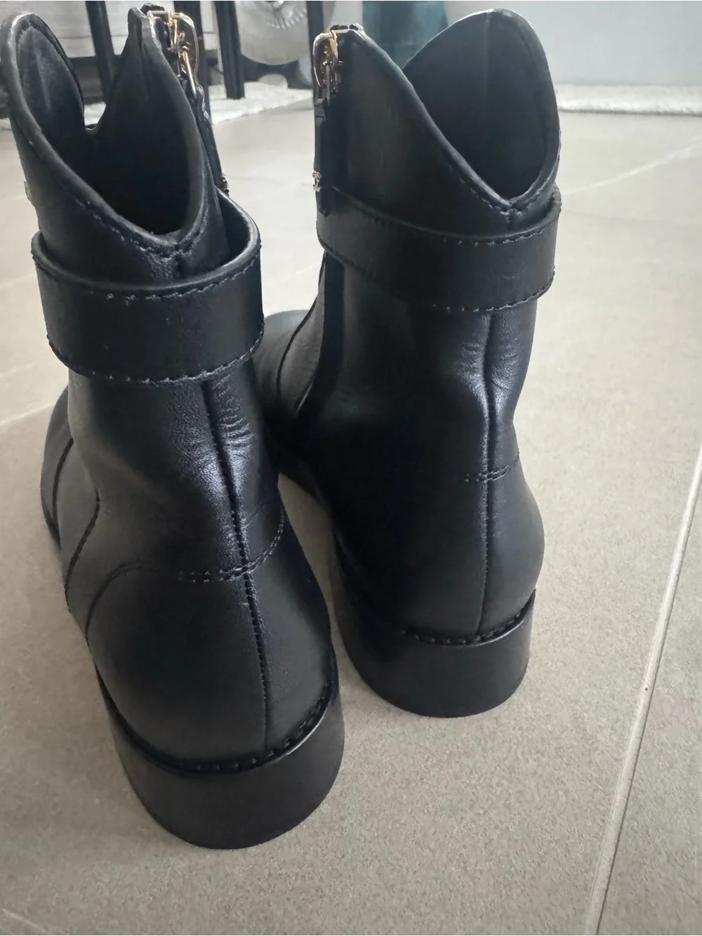 CHANEL size 42